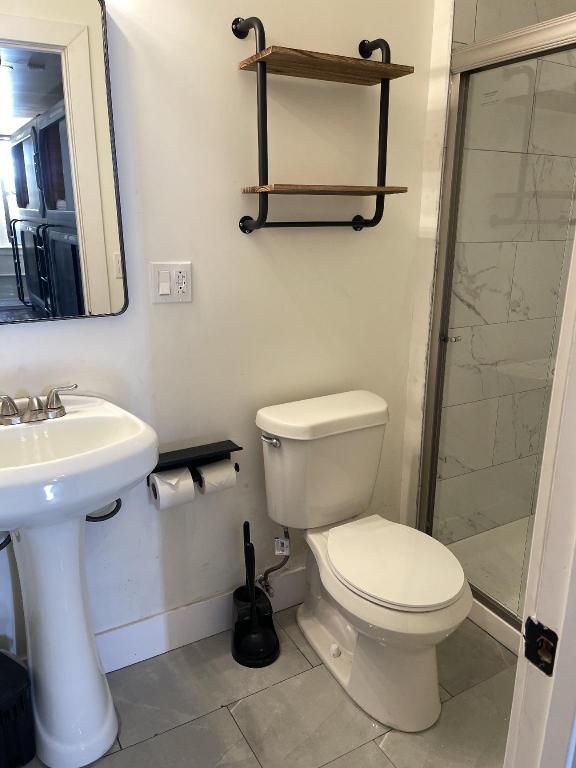 2 Bed male Standard luxury pod shared bathroom